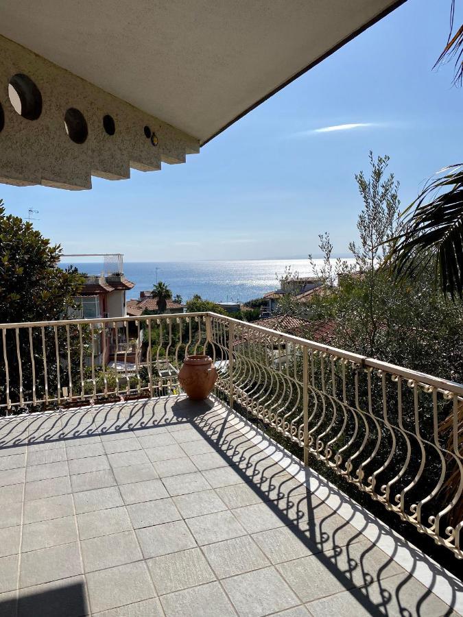 Casa Vacanze Eden Aci Castello Zewnętrze zdjęcie